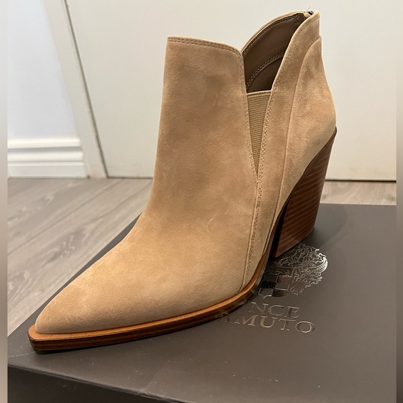 BRAND NEW IN BOX - Vince Camuto Gradina Block Heel Bootie in Brown, size 9.5 - Picture 4 of 5